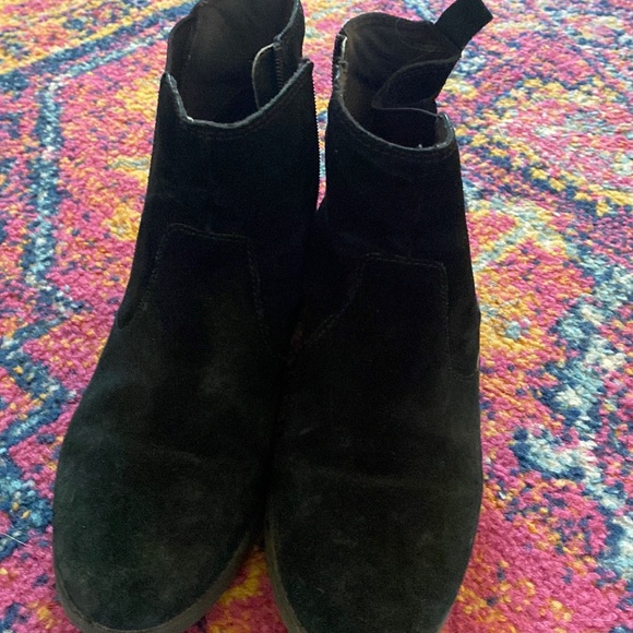 Black Booties Size 6.5 - Picture 1 of 2